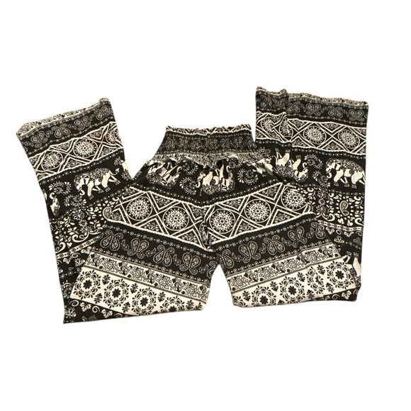 Planet Gold Monochrome Patterned Flare Leggings - Picture 6 of 7